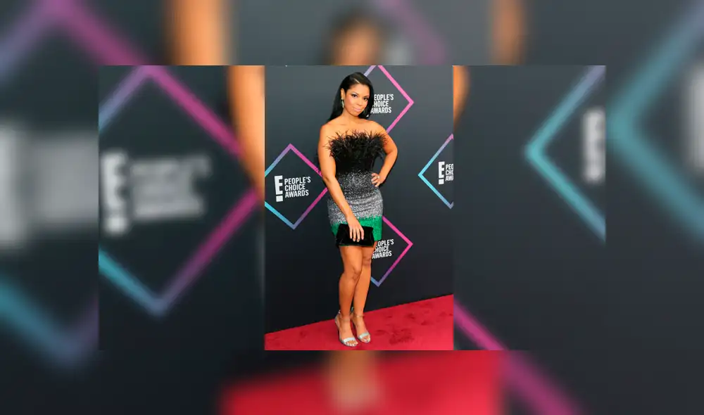 Victoria Beckham deslumbró con traje blanco en la alfombra roja de los People’s Choice Awards 2018 [FOTOS]