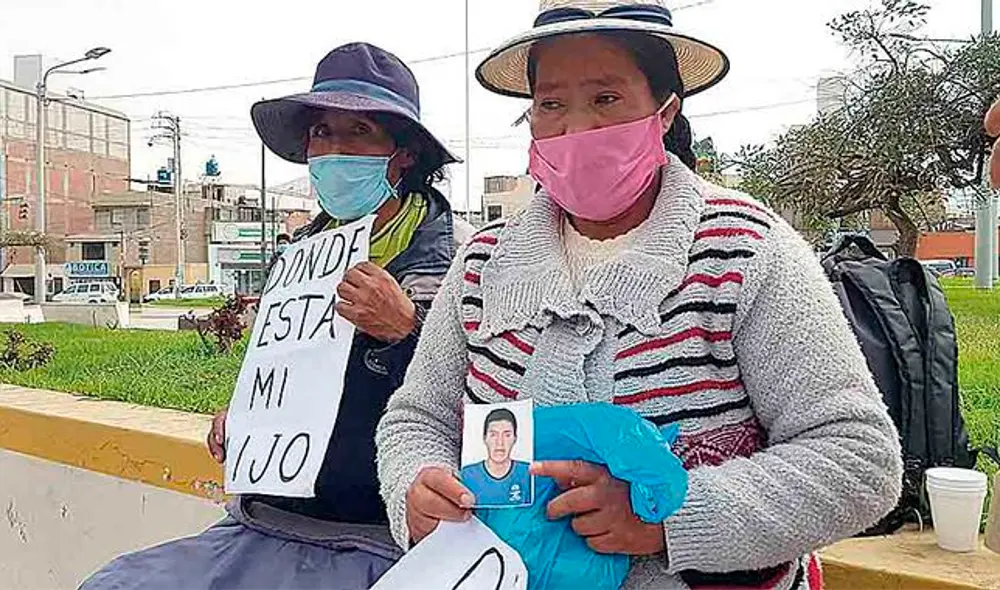 Padres de soldado Wilber Carcausto