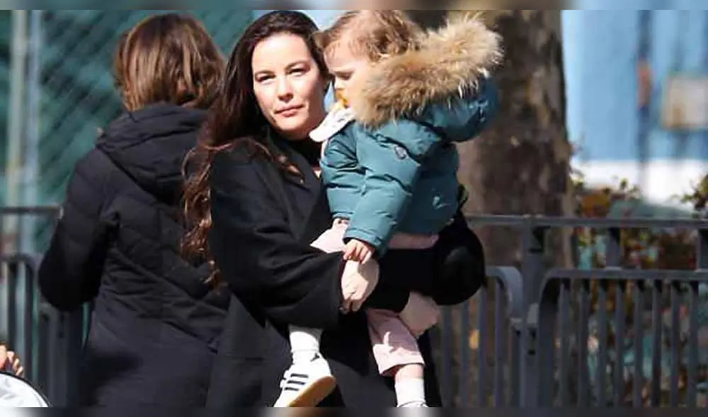 Actriz de 'El señor de los anillos' luce irreconocible lejos de Hollywood