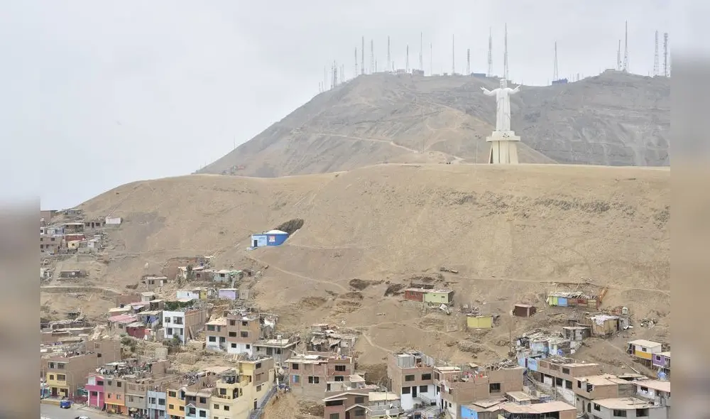 Panorámica del Morro Solar en la que se ve el Cristo del Pacífico.