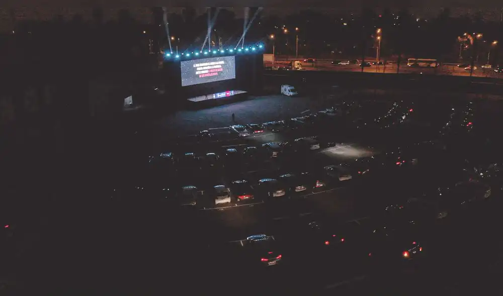 El primer 'Autocinema+' se aperturó en Jockey Plaza y tuvo gran acogida por el público. (Foto: Tondero)