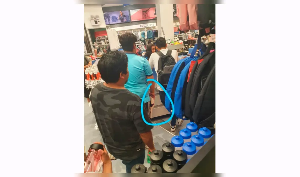 Captan a hincha de Sporting Cristal comprando camiseta de Universitario de Deportes.