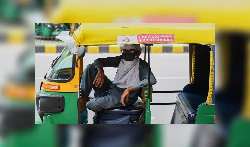 An auto rickshaw driver wearing a facemask as a preventive measure against the spread of the Covid-19 coronavirus, waits for passengers in New Delhi on August 30, 2020. - India on August 30 set a coronavirus record when it reported 78,761 new infections in 24 hours -- the world's highest single-day rise -- even as it continued to open up the economy. (Photo by Sajjad HUSSAIN / AFP) An auto rickshaw driver wearing a facemask as a preventive measure against the spread of the Covid-19 coronavirus, waits for passengers in New Delhi on August 30, 2020. - India on August 30 set a coronavirus record when it reported 78,761 new infections in 24 hours -- the world's highest single-day rise -- even as it continued to open up the economy. (Photo by Sajjad HUSSAIN / AFP)