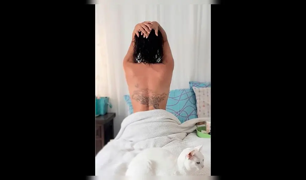 Melania Urbina hace topless y presume tatuaje en zona íntima [VIDEO]