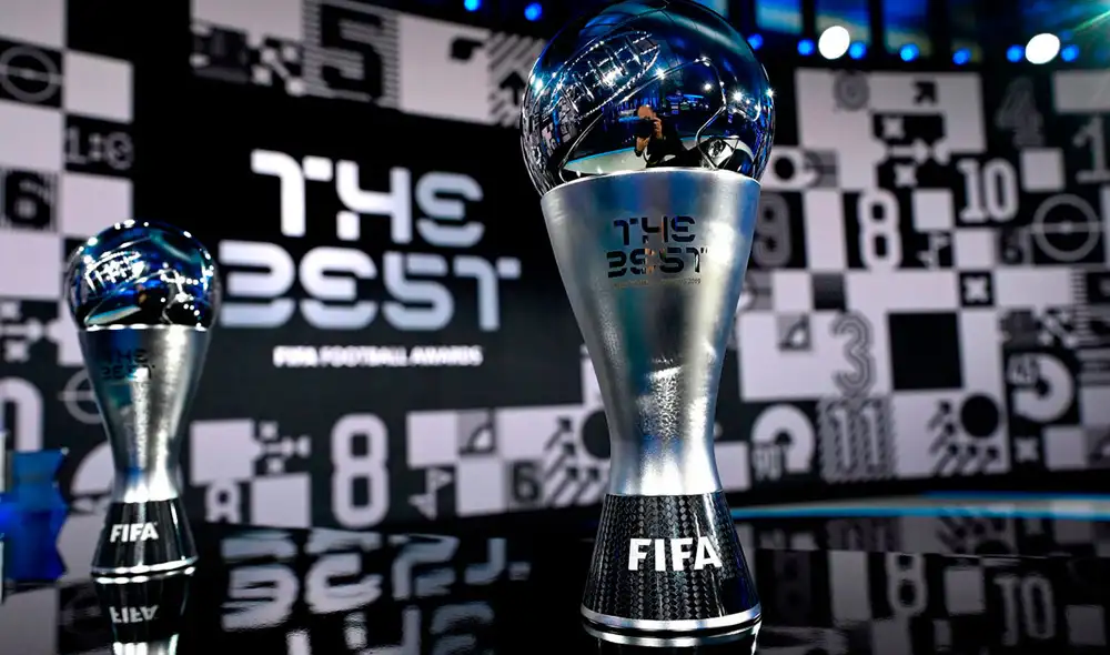 Robert Lewandowski (Bayern Múnich) y Lucy Bronze (Manchester City) fueron elegidos los mejores del año. Foto: EFE.