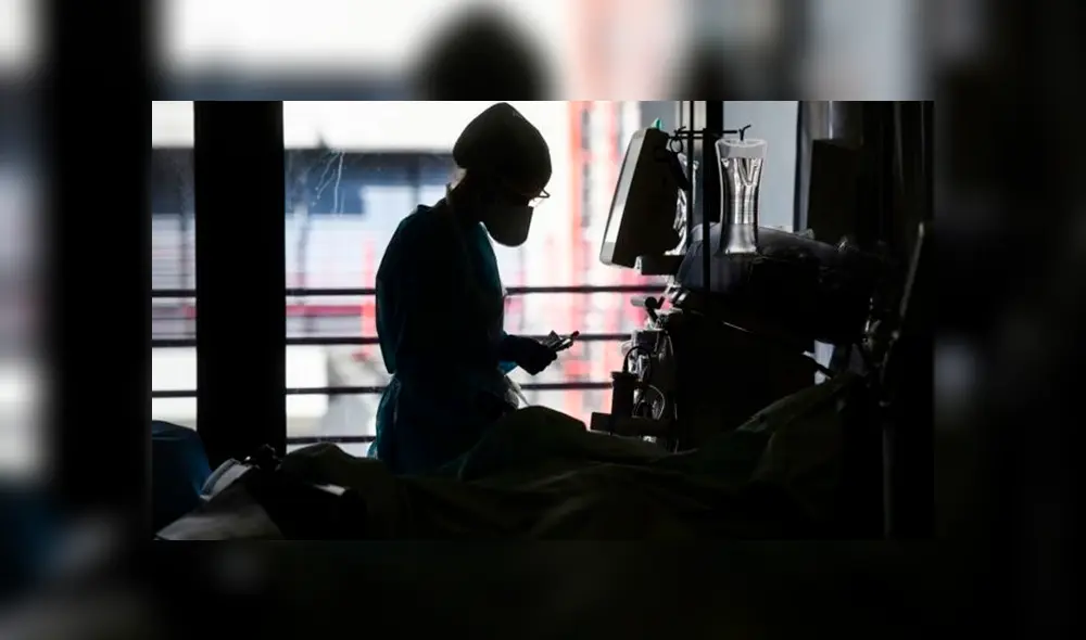 Hospital Clínico de la Universidad de Chile permite a pacientes terminales con COVID-19 despedirse de sus familias. Foto: AFP Hospital Clínico de la Universidad de Chile permite a pacientes terminales con COVID-19 despedirse de sus familias. Foto: AFP
