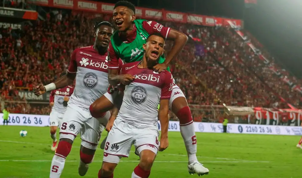 Saprissa derrotó por 2-1 al Alajuelense y se quedó con el clásico de Costa Rica en la fecha 5 del torneo. | Foto: @SaprissaOficial Saprissa derrotó por 2-1 al Alajuelense y se quedó con el clásico de Costa Rica en la fecha 5 del torneo. | Foto: @SaprissaOficial
