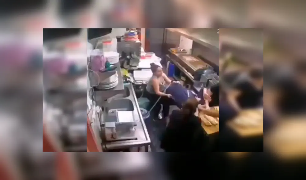 En YouTube, un joven trabajador estuvo a punto de sufrir un accidente cuando se disponía a realizar la limpieza. En YouTube, un joven trabajador estuvo a punto de sufrir un accidente cuando se disponía a realizar la limpieza.