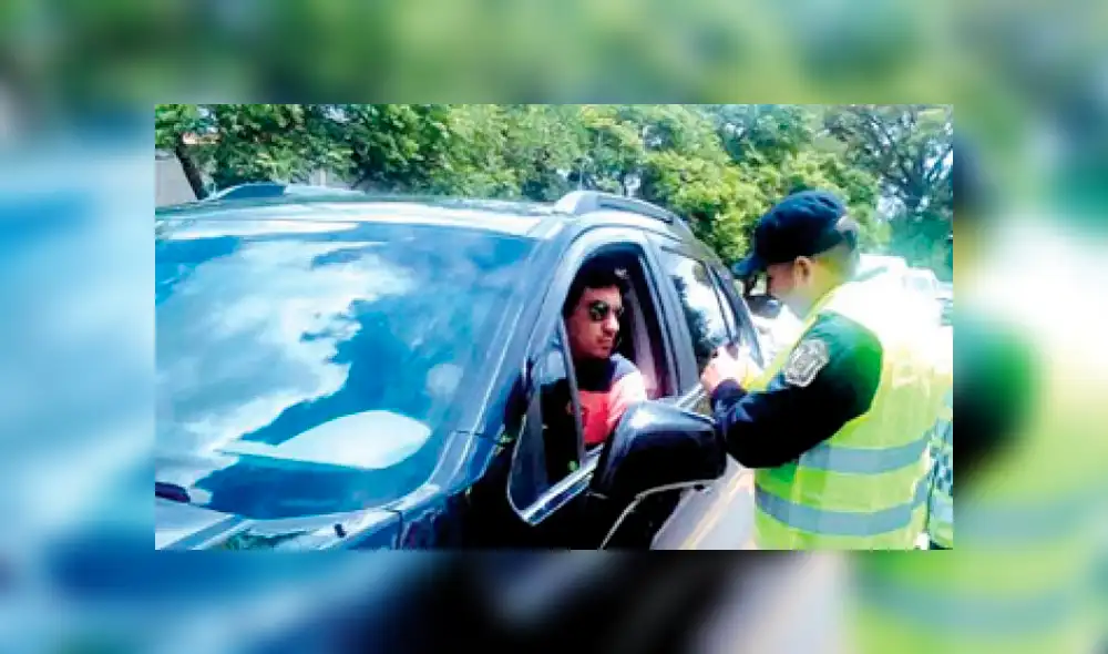 Por esquivar control de tránsito, conductor atropelló a un policía y lo mató