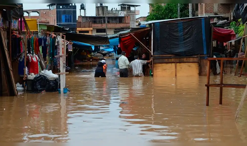 Crecida del río Zarumilla inunda varias zonas de Aguas Verdes 