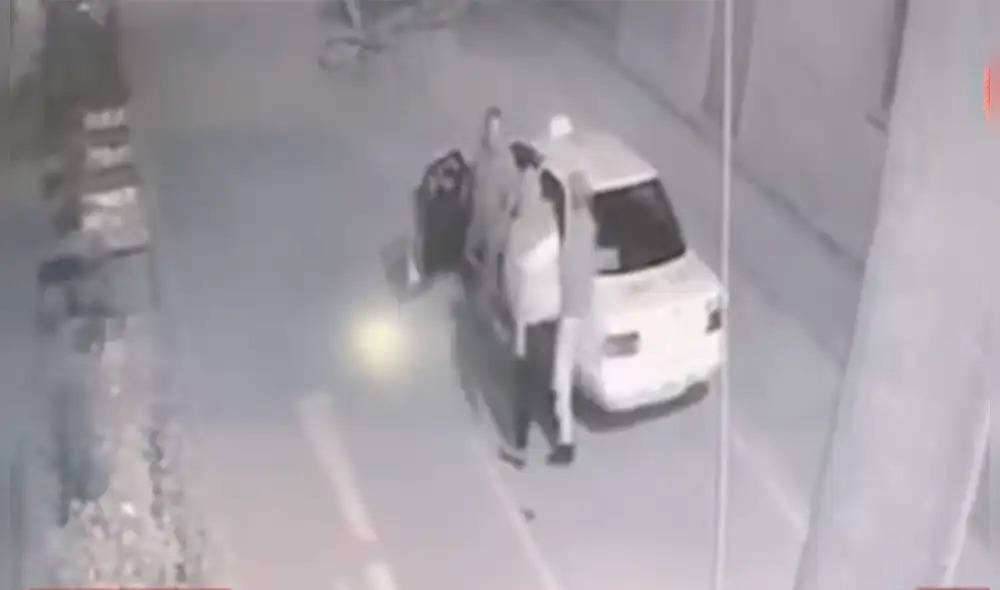 El hombre lleva trabajando como taxista 30 años. (Foto: Captura video) El hombre lleva trabajando como taxista 30 años. (Foto: Captura video)