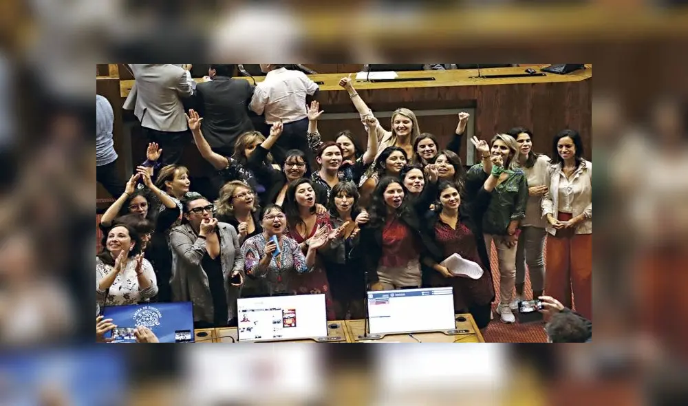 Paridad de género y escaños para pueblos originarios en proceso constituyente chileno