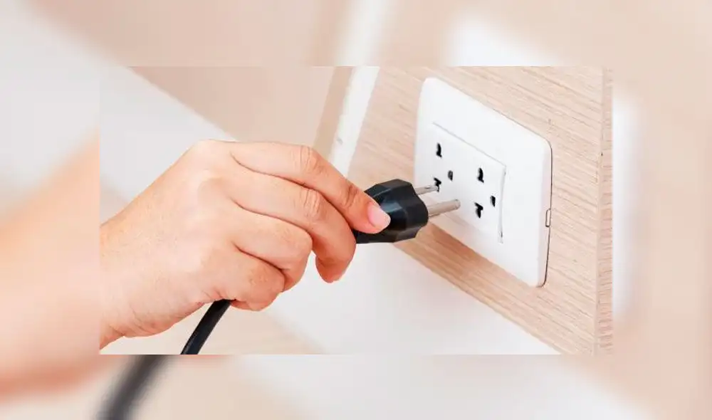 Mujer pierde el brazo luego de electrocutarse al tratar de enchufar su laptop [FOTOS]
