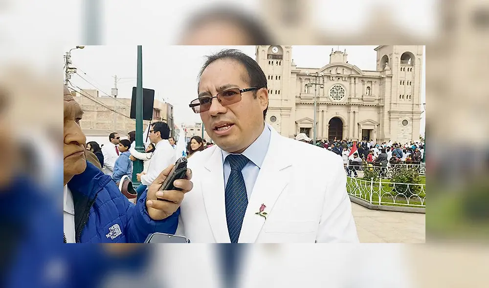 Gerente. Paulo Gordillo participó en ceremonia de izamiento. Gerente. Paulo Gordillo participó en ceremonia de izamiento.