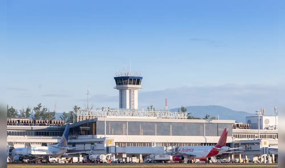 El presidente salvadoreño impuso la semana pasada una serie de restricciones para los vuelos internacionales. El presidente salvadoreño impuso la semana pasada una serie de restricciones para los vuelos internacionales.