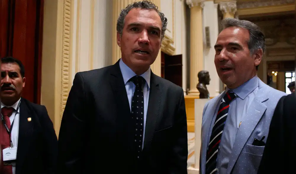 Salvador del Solar y la foto con la que se suma a la campaña #LeerNoDaAlzheimer en Twitter