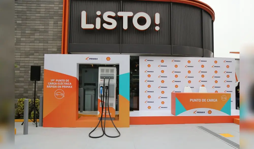 Primer grifo con cargador eléctrico. Primer grifo con cargador eléctrico.