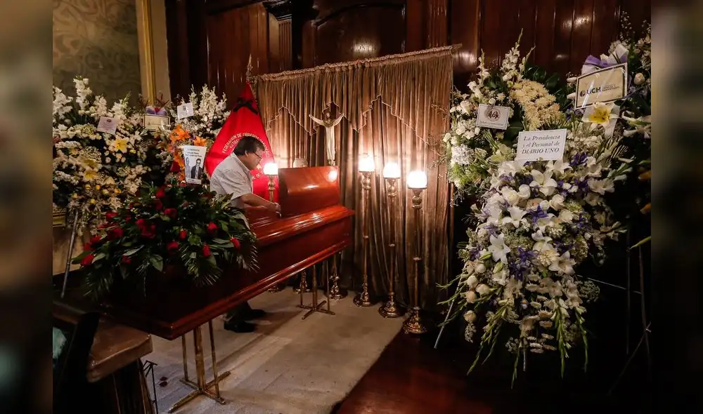 Velan al periodista y maestro César Lévano [FOTOS]