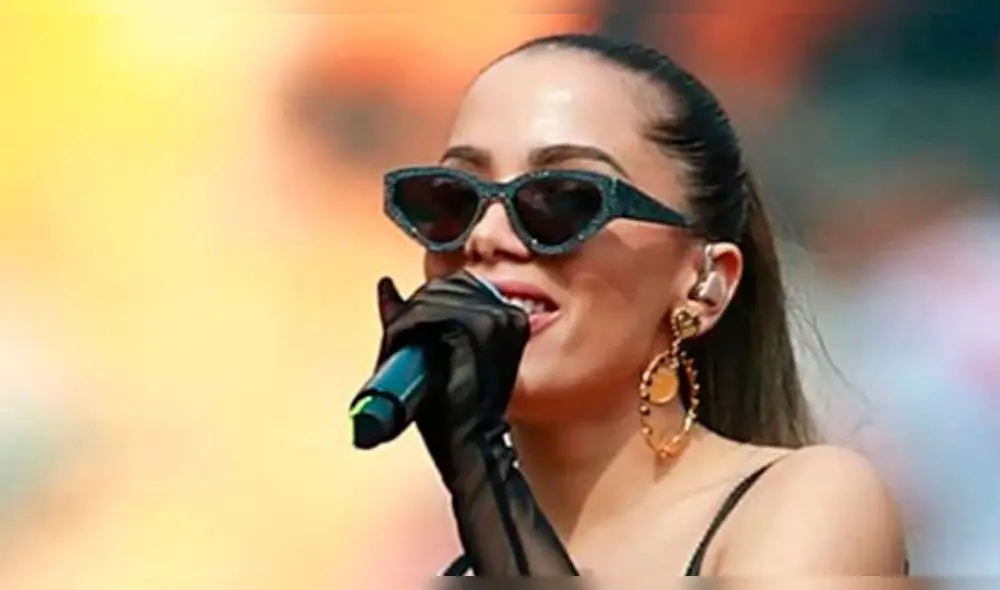 Anitta lució infartante vestido en show previo al River Plate vs Flamengo