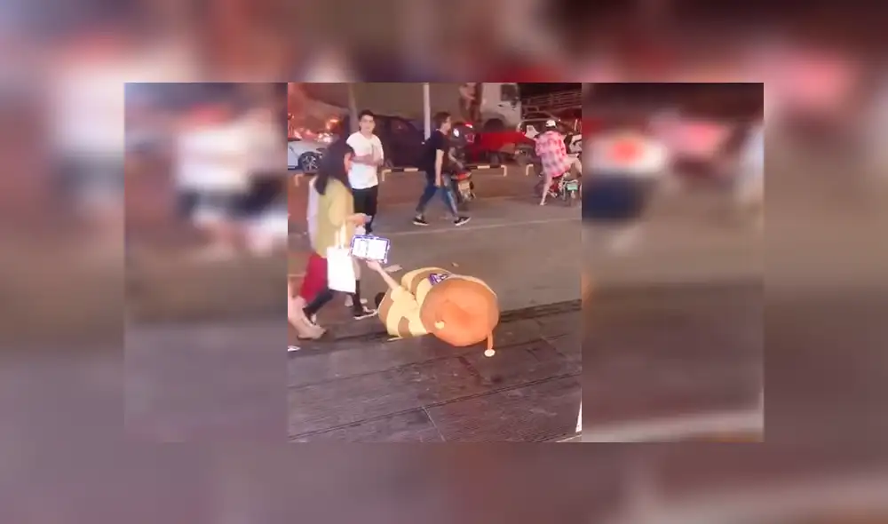 Facebook viral: Joven se cansa de repartir volantes en la calle y toma radical decisión [VIDEO]