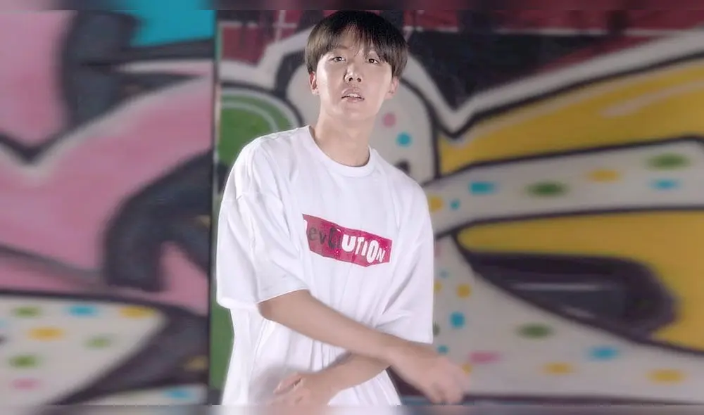 Desliza para ver más fotos de J-Hope de BTS. Créditos: Big Hit Entertainment