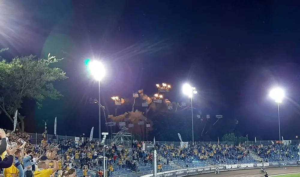 En Polonia, el ingreso a los estadios solo está permitido hasta un 25 % de la capacidad total. Foto: Twitter.