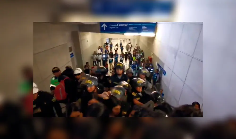 Estudiantes protestaron contra altos costos del pasaje escolar en el Perú y también contra las deficiencias del sistema educativo. Foto: Captura de video /Isabel Cortez Estudiantes protestaron contra altos costos del pasaje escolar en el Perú y también contra las deficiencias del sistema educativo. Foto: Captura de video /Isabel Cortez