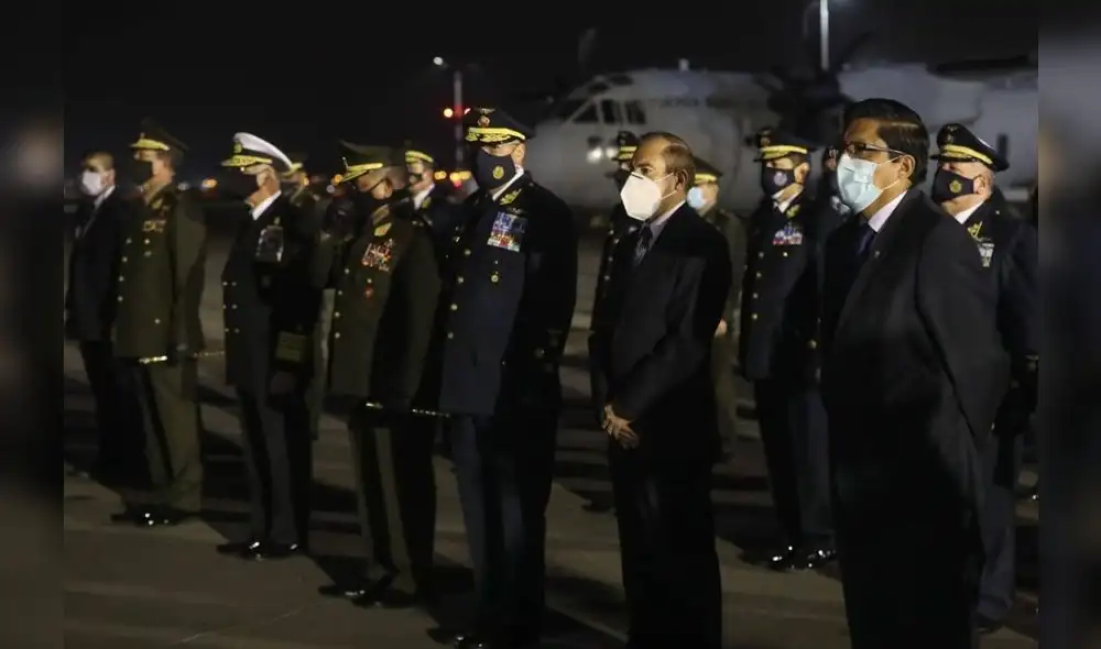 Rinden homenaje póstumo a 4 tripulantes de la FAP que murieron mientras trasladaban alimentos a la selva peruana. Foto: PCM. Rinden homenaje póstumo a 4 tripulantes de la FAP que murieron mientras trasladaban alimentos a la selva peruana. Foto: PCM.
