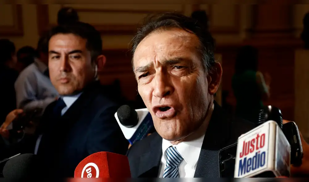 Fernando Armas reprende a Becerril tras justificarse por dormir en el Congreso [FOTOS]