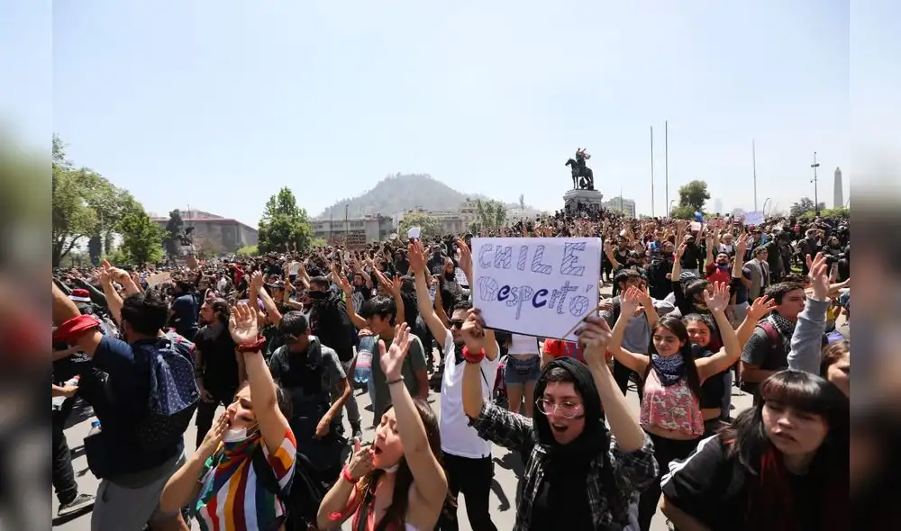 Las fotos que reflejan un Chile en crisis y colapsado por la violencia. Fotos: Jorge Cerdán Las fotos que reflejan un Chile en crisis y colapsado por la violencia. Fotos: Jorge Cerdán