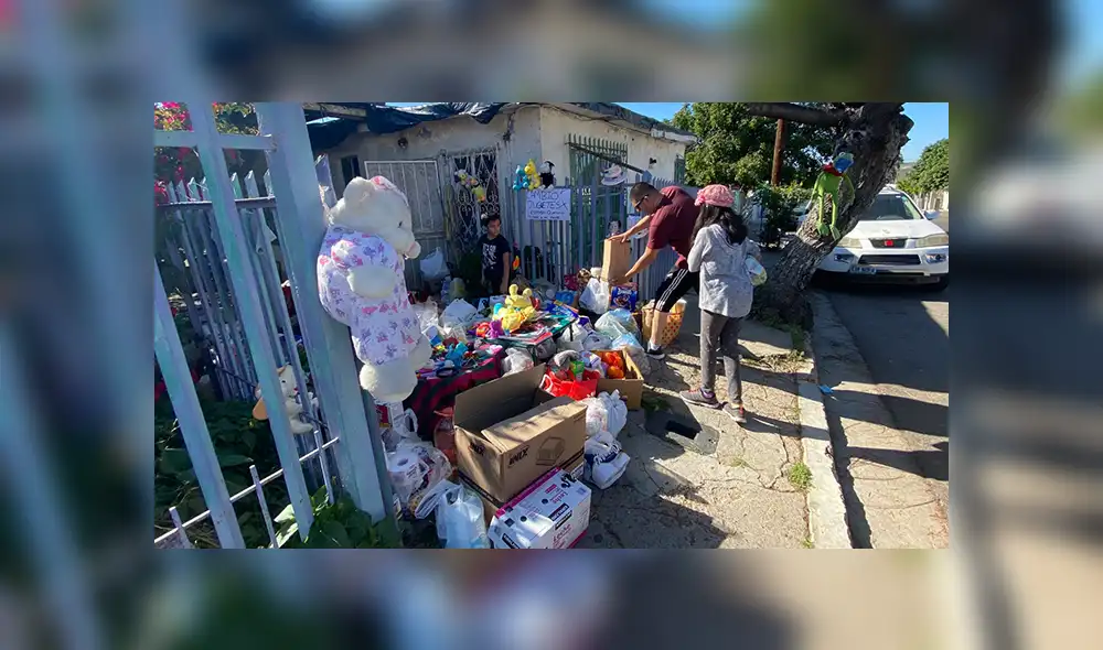 Niño de Tijuana intercambia sus juguetes por una despensa para su mamá. Foto: Alexandra Mendoza.