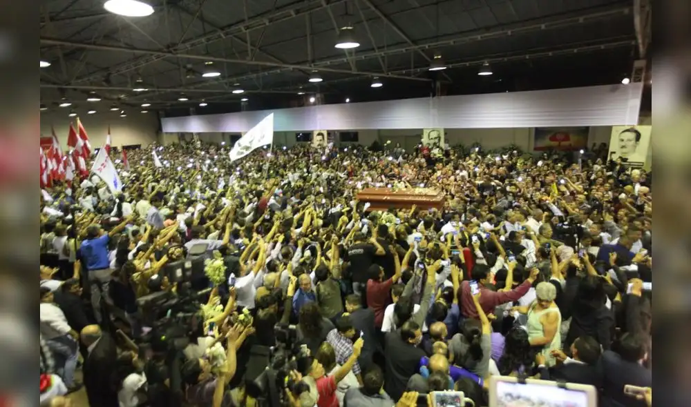 Alan Garcia llegó a la Casa del Pueblo para ser velado [FOTOS]