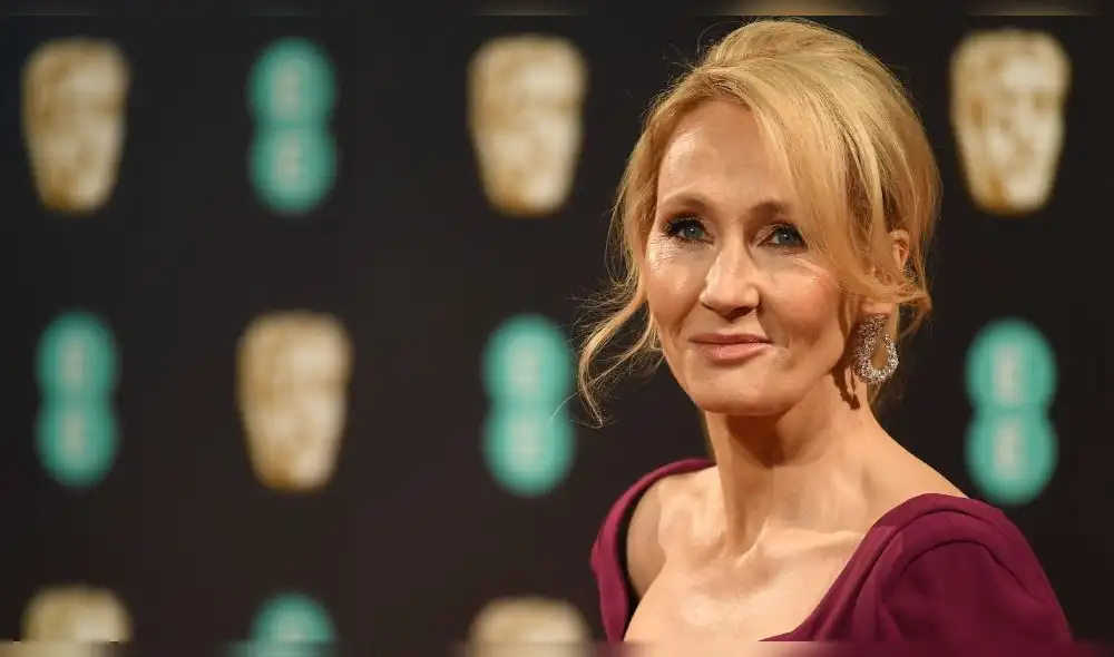 J.K. Rowling también cedió los derechos de sus libros a profesores para que puedan leer virtualmente a sus alumnos. (Foto: AFP)