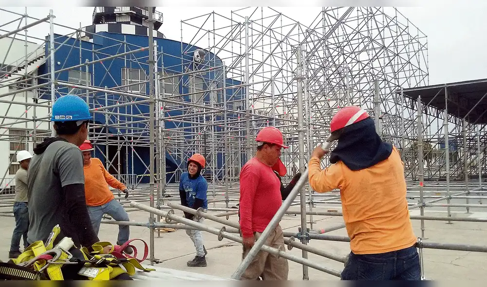 Papa Francisco: Empieza construcción del escenario de la gran misa en Surco Papa Francisco: Empieza construcción del escenario de la gran misa en Surco