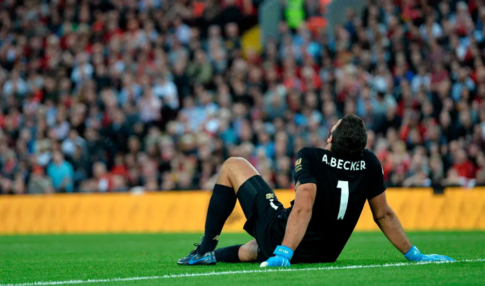 Alisson Becker sufrió una lesión en la pantorrilla y no jugará con el Liverpool la Supercopa de Europa ante el Chelsea. | Foto: EFE