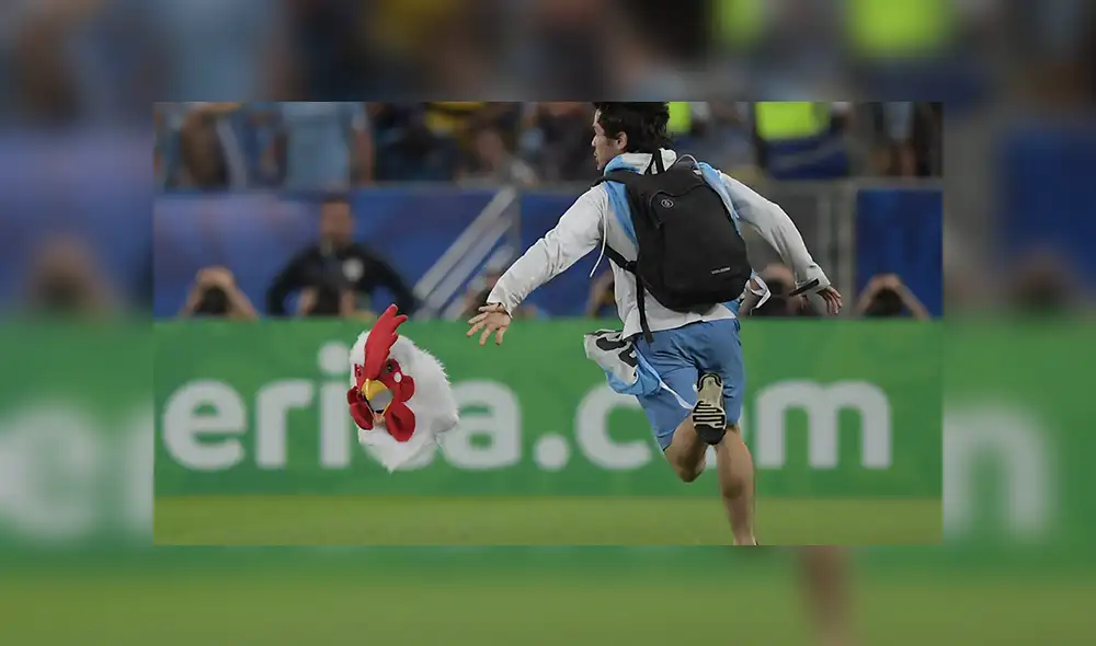 Copa América 2019: ¿Qué mensaje llevó en el pecho el misterioso ‘hincha gallina’?.