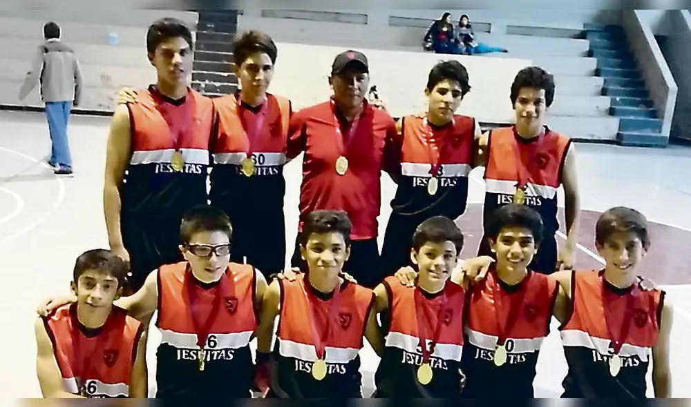 CAMPEONES. El equipo sub-14 de basquet del colegio San José es el actual campeón regional. Tendrán que costear su viaje.