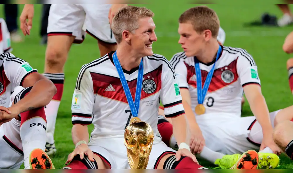 Bastian Schweinsteiger anunció su retiro del fútbol profesional. Bastian Schweinsteiger anunció su retiro del fútbol profesional.