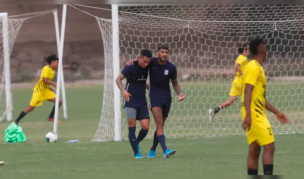 Hinchas de Alianza Lima parodian ampay de Carlos Ascues y Jean Deza [VIDEO]