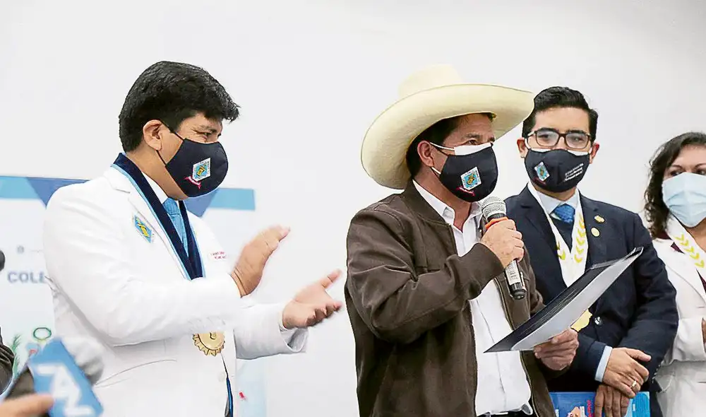 En la sede del Colegio Químico Farmacéutico y ante el Consejo Nacional de Decanos de los Colegios Profesionales del Perú, Pedro Castillo los convocó a formar parte del equipo de su posible gobierno. En la sede del Colegio Químico Farmacéutico y ante el Consejo Nacional de Decanos de los Colegios Profesionales del Perú, Pedro Castillo los convocó a formar parte del equipo de su posible gobierno.