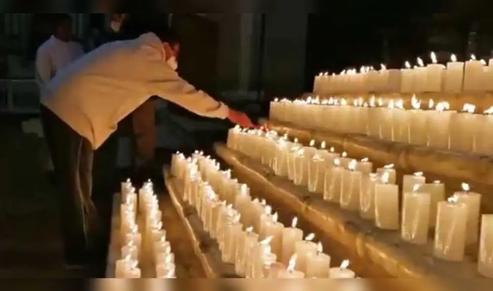 Encendieron velas en homenaje a los fallecidos en Puno. Foto: captura de video Encendieron velas en homenaje a los fallecidos en Puno. Foto: captura de video