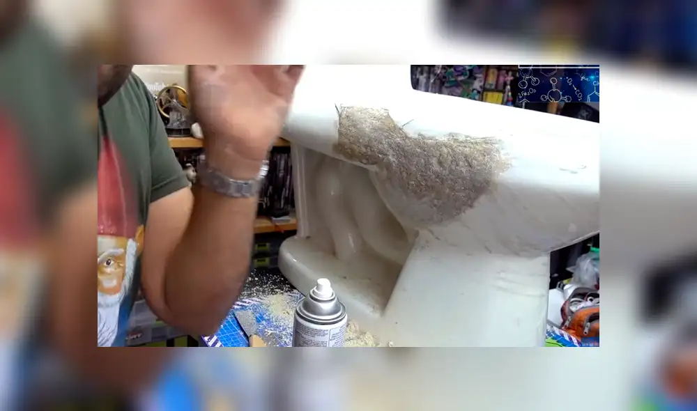 YouTube viral: Hombre trata de reparar inodoro con fideos instantáneos y ocurre lo inesperado [VIDEO]