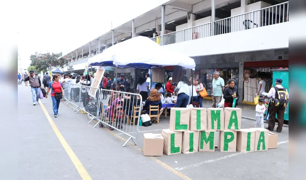Grupo de 40 alumnos de San Marcos crearon Lima Limpia. Grupo de 40 alumnos de San Marcos crearon Lima Limpia.