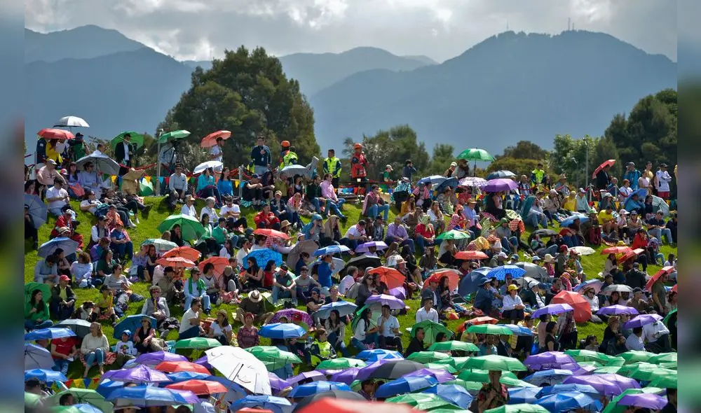 La mandataria rompió con la tradicional ceremonia de posesión y organizó un acto en el parque Simón Bolívar. Foto: AFP.