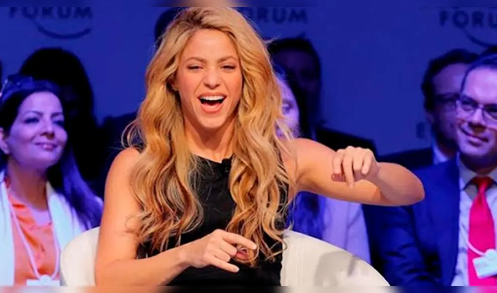 Shakira tiene reunión virtual con Sony Music mientras se seca el pelo con una secadora Shakira tiene reunión virtual con Sony Music mientras se seca el pelo con una secadora