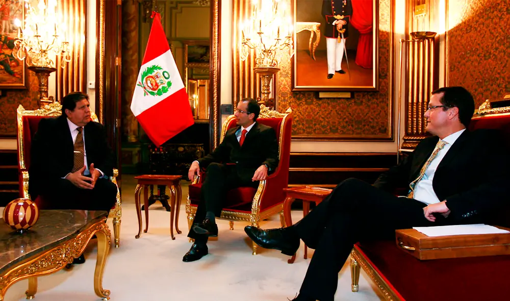 Alan García en una reunión junto a Marcelo Odebrecht y Jorge Barata. Foto: Sepres.