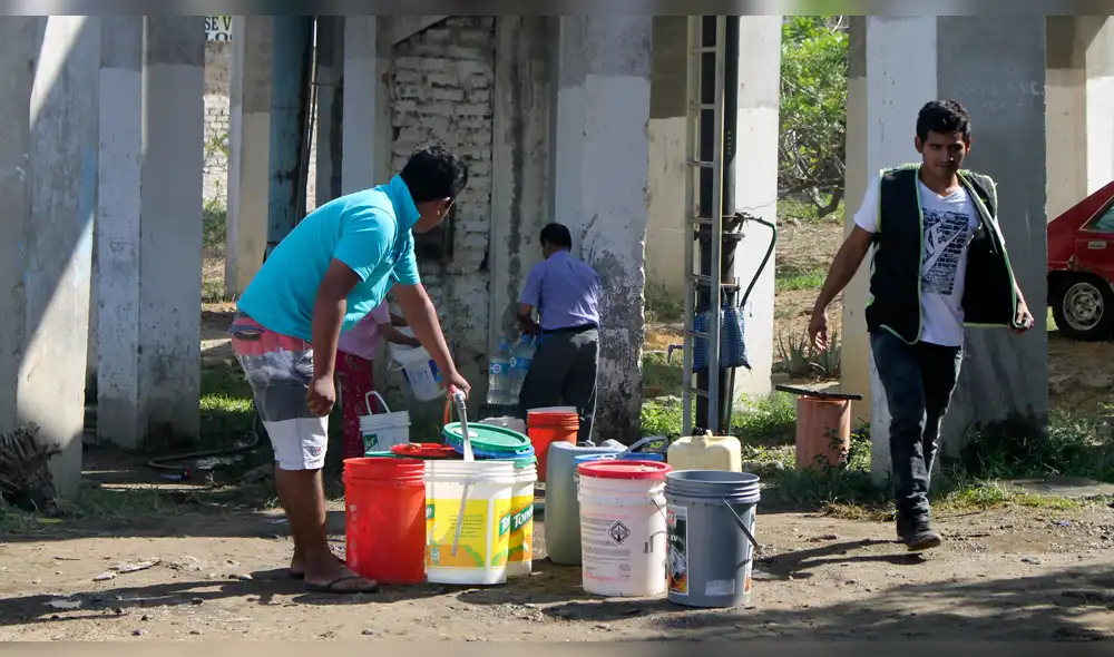 Pobladores de Sullana exigen sanción para empresa de saneamiento. Pobladores de Sullana exigen sanción para empresa de saneamiento.
