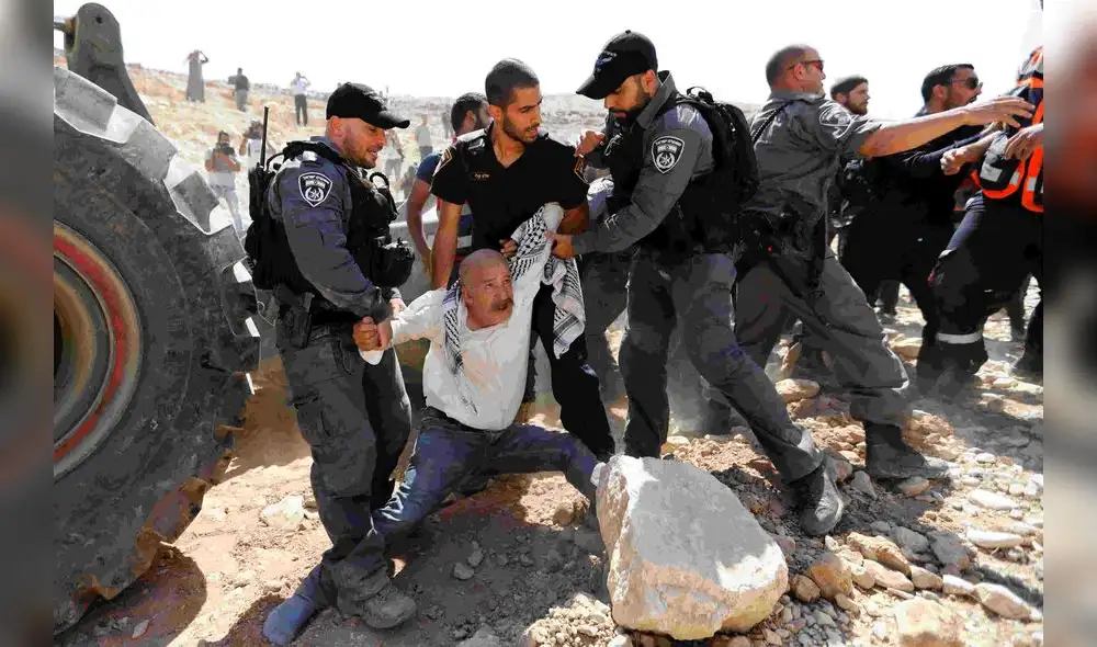 Macron dice a Abás que la situación "ya no es sostenible"