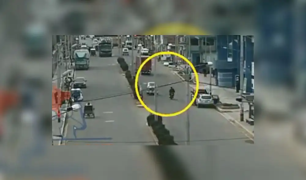 Imprudente motociclista en estado de ebriedad salvó de morir en Puno [VIDEO]