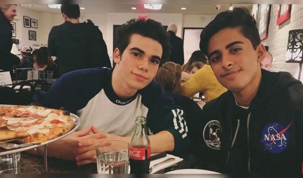 Cameron Boyce y Karan Brar Cameron Boyce y Karan Brar